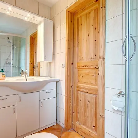 Ferienhaus Bergstrasse 5 بيت للعطل *